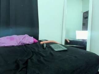 rose-and-alicia webcam model stream image