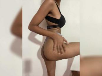 Shanudri77 webcam model stream image