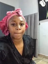 Pearl_00 webcam model stream image