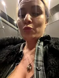 OlgaBuzzz webcam model stream image