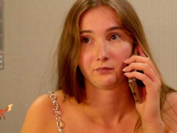 PeachGirl webcam model stream image