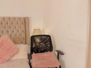 Isabella Hils webcam model stream image