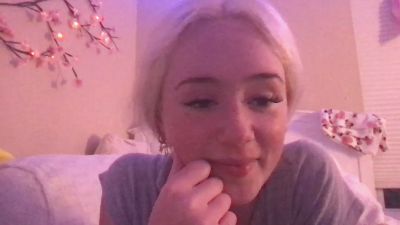 BlondeBerry webcam model stream image