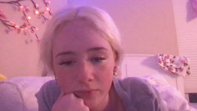 BlondeBerry webcam model stream image