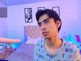 Uyukie webcam model stream image