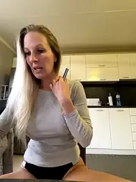 MaviePearl webcam model stream image