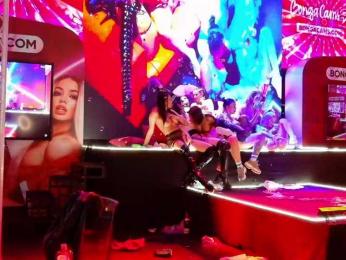 AddictiveT webcam model stream image