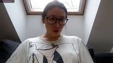 your__gena webcam model stream image