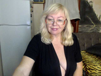 EvelynLoveShy webcam model stream image