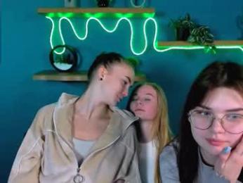 lana_shine_ webcam model stream image