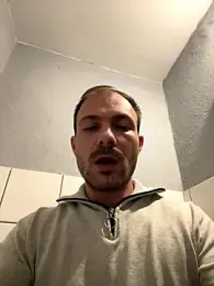 Adventurehotman webcam model stream image