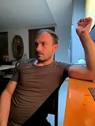 Adventurehotman webcam model stream image