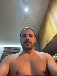 Adventurehotman webcam model stream image