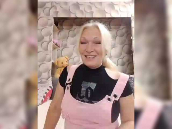 LizSage webcam model stream image