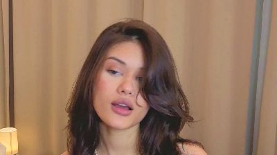 ElwineBellas webcam model stream image