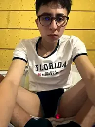 CamiRojas_boy webcam model stream image