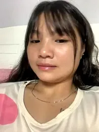 Emlyly-18 webcam model stream image