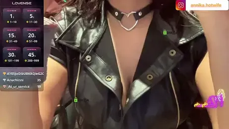 CharmingTania webcam model stream image