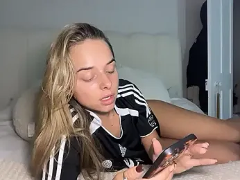 KayleeBella webcam model stream image