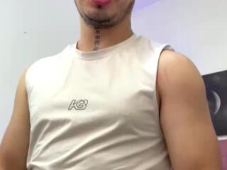 Tommas Johnson webcam model stream image