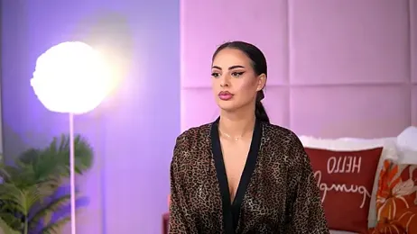 AlmaLuv webcam model stream image