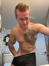 DILFiGuess1 webcam stripchat model stream image