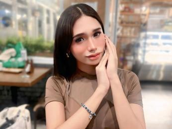 AthenaFamurri webcam model stream image