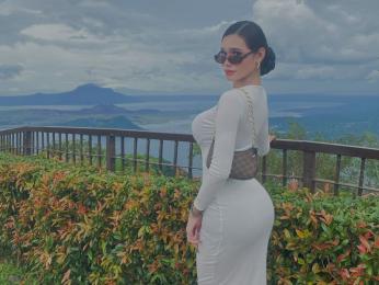 AthenaFamurri webcam model stream image