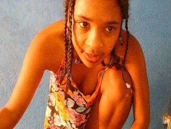 TriciaBella webcam model stream image