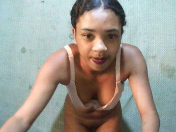 TriciaBella webcam model stream image