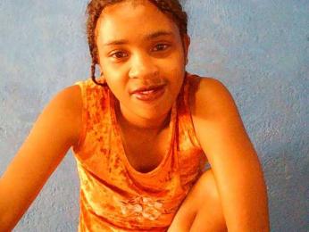 TriciaBella webcam model stream image