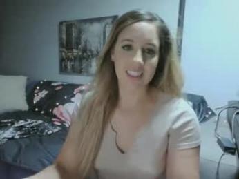 khelzy webcam model stream image