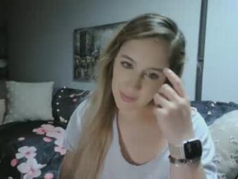 khelzy webcam model stream image