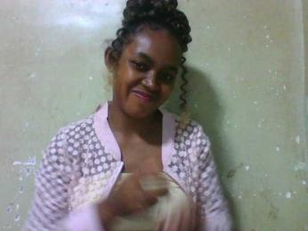 Elinah webcam model stream image