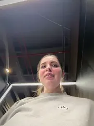 Alirawrz webcam model stream image