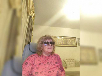 KarinkaSweet webcam model stream image