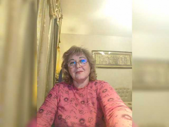 KarinkaSweet webcam model stream image