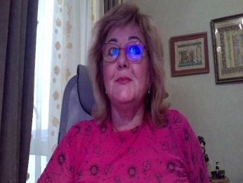 KarinkaSweet webcam model stream image