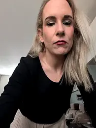 NaomiAndFriends webcam model stream image