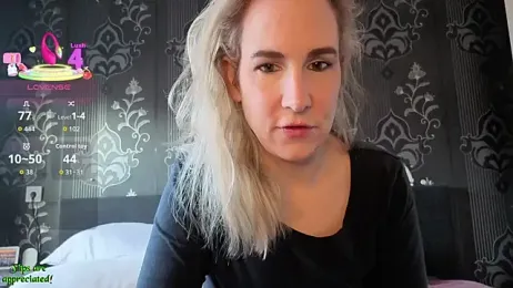 NaomiAndFriends webcam model stream image