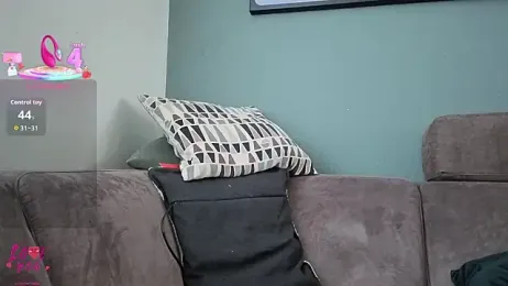 NaomiAndFriends webcam model stream image