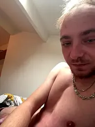 Crevette311 webcam model stream image