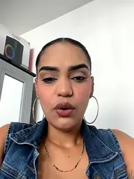 Sara-77 webcam model stream image