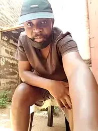 Polygamist webcam model stream image