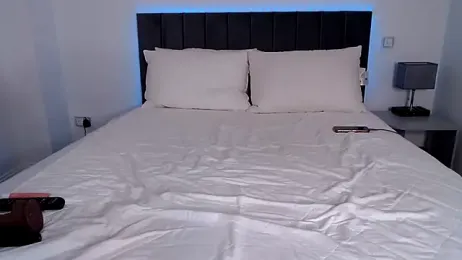 BritishJuicyAva webcam model stream image