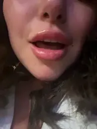 sukhakunis1 webcam stripchat model stream image