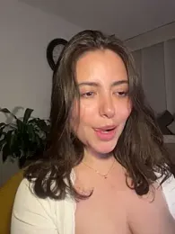sukhakunis1 webcam stripchat model stream image
