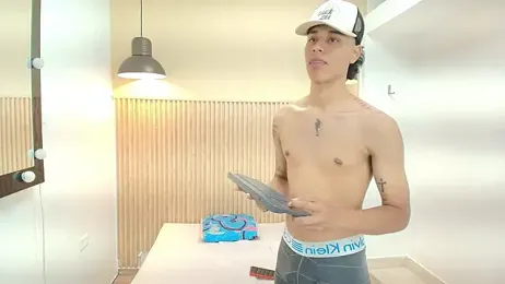 Frayhot777 webcam model stream image