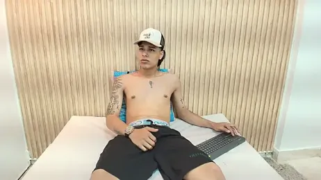 Frayhot777 webcam model stream image