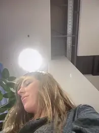 MommmyYummy webcam model stream image